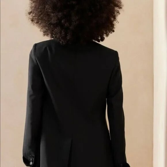 (like new) Banana Republic Long & Lean Washable Wool Blazer Size 6 - Picture 3 of 16